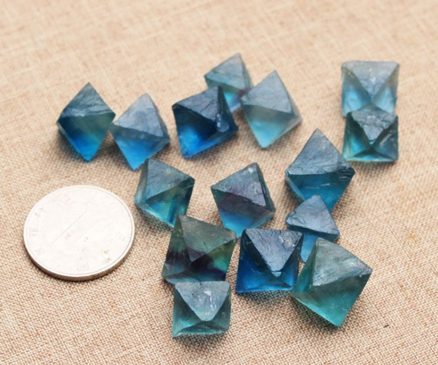 Crystal Gravel Natural Blue Fluorite Rough Ornaments Octahedron Small Crystal Jewelry Mineral Specimens