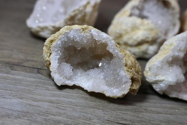 Natural White Crystal Cave Rough Teaching Mineral Specimen