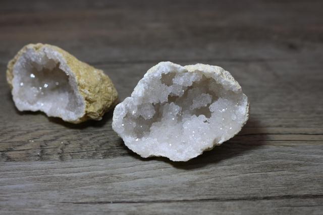 Natural White Crystal Cave Rough Teaching Mineral Specimen