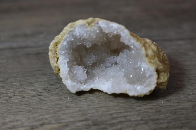 Natural White Crystal Cave Rough Teaching Mineral Specimen